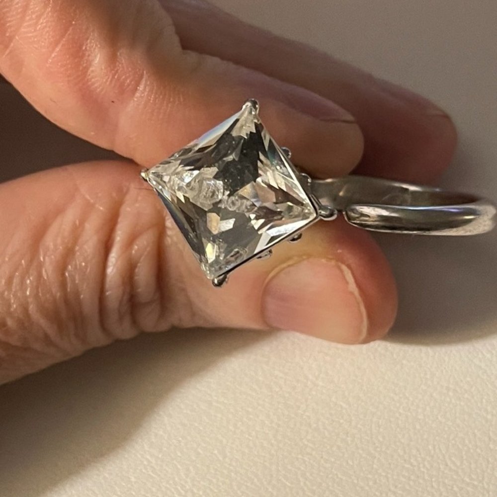 DIOR. Gorgeous Christian Dior Ring 2005 era. Rare.